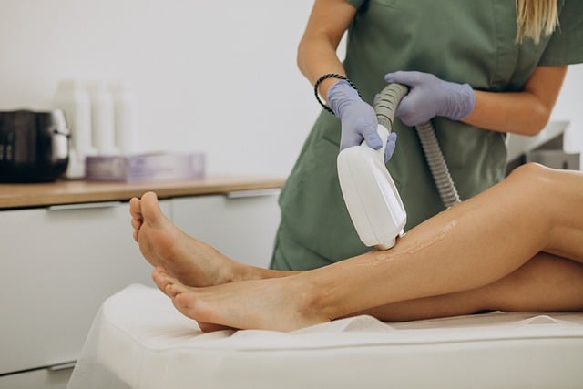 Trattamento di epilazione laser in cabina estetistica